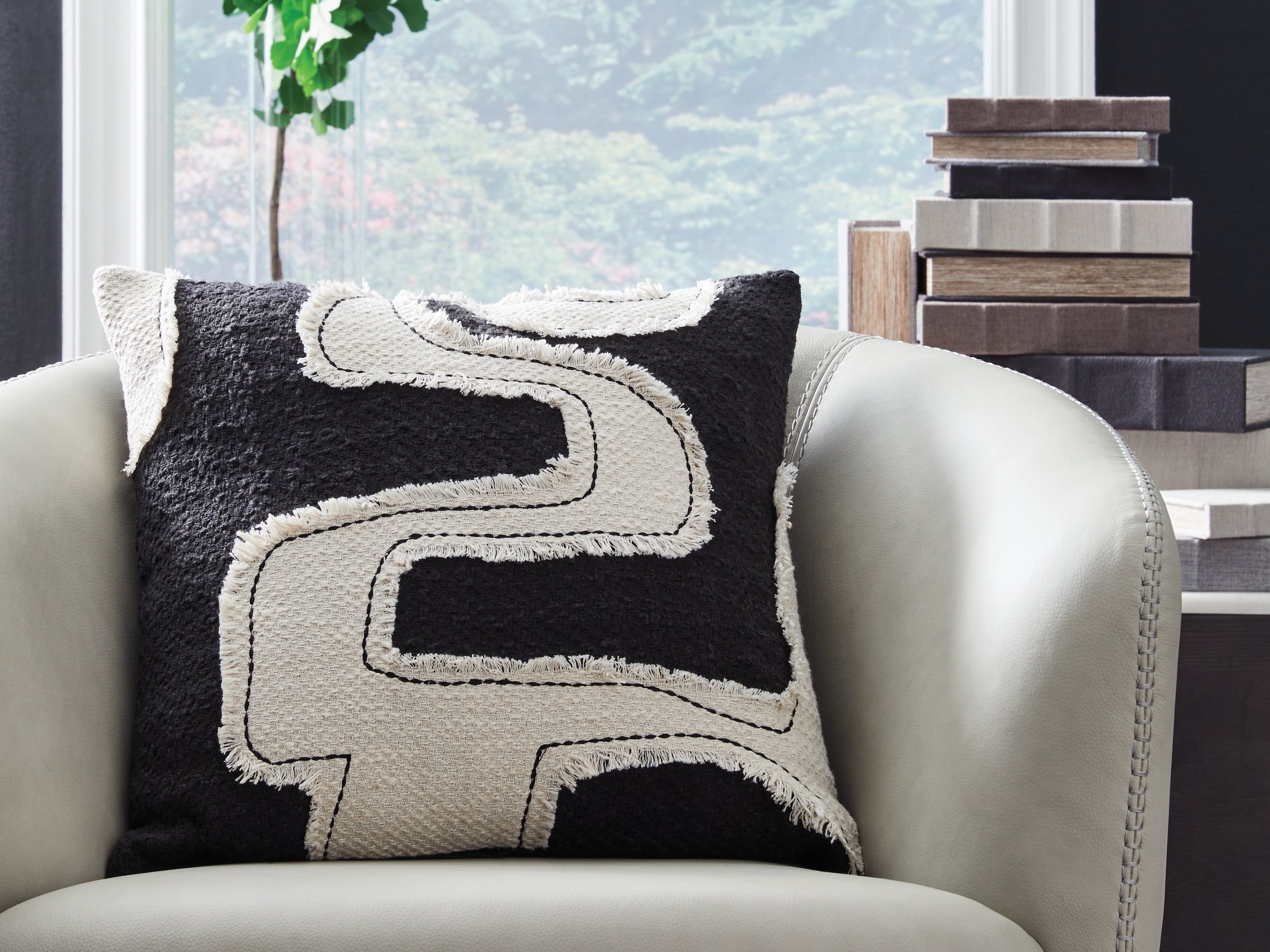 Warmstead Furniture - Ashley Furniture - Veerbank Pillows - Pillow (4/CS) / Black/Beige - A1001114
