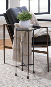 Warmstead Furniture - Ashley Furniture - Newgoren Accent Table - Accent Table / Clear/Black - A4000631