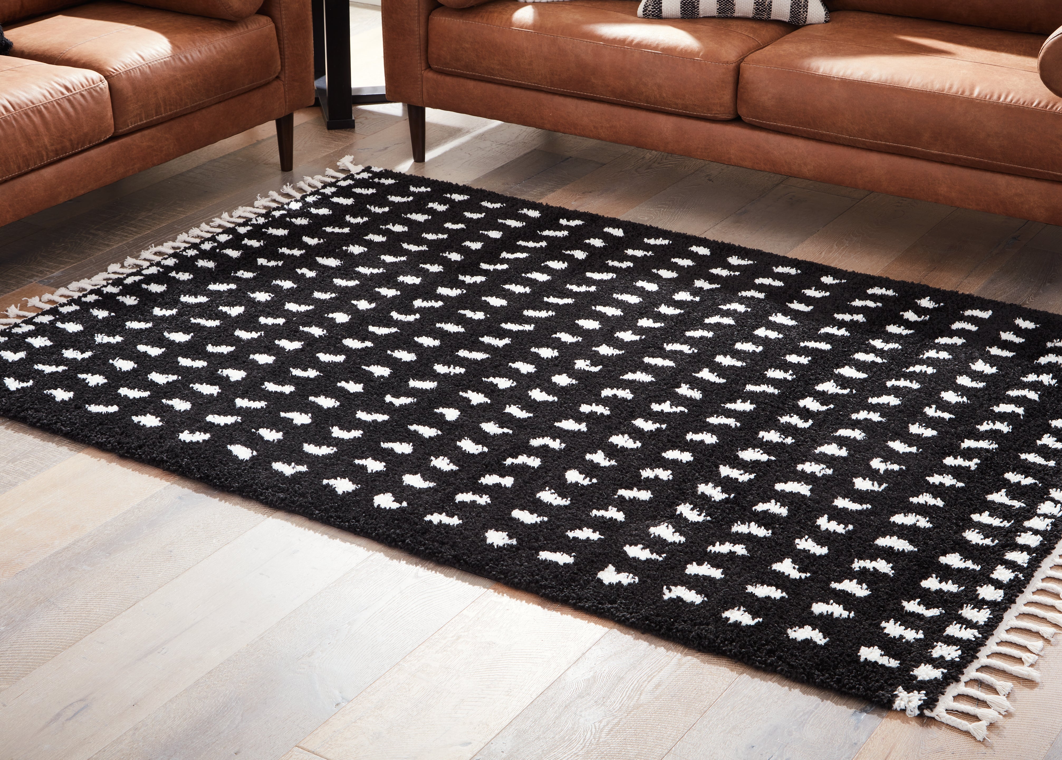 Warmstead Furniture - Ashley Furniture - Minston Rug - 5' x 7' Rug / Black/White - R405952