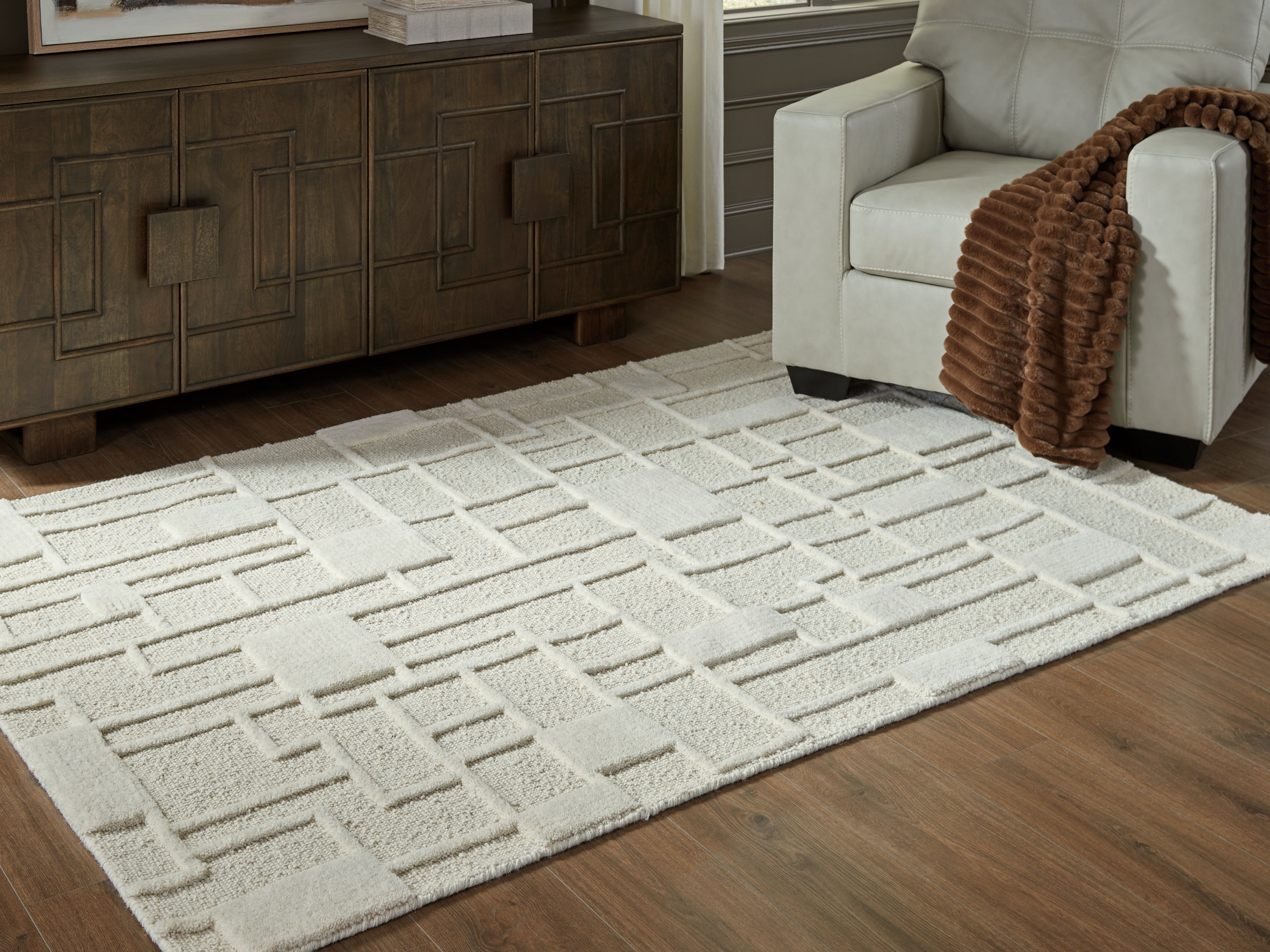 Warmstead Furniture - Ashley Furniture - Empriss Rug - 5' x 7' Area Rug / Ivory - R407622