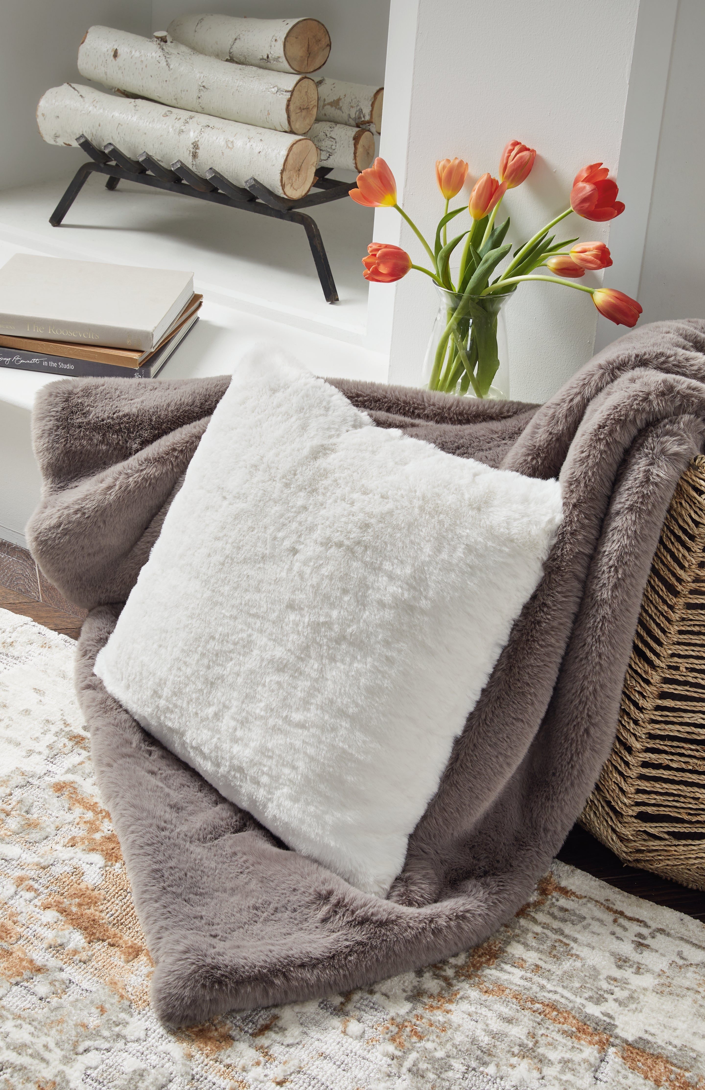 Warmstead Furniture - Ashley Furniture - Gariland Pillows - Pillow / White - A1000863P