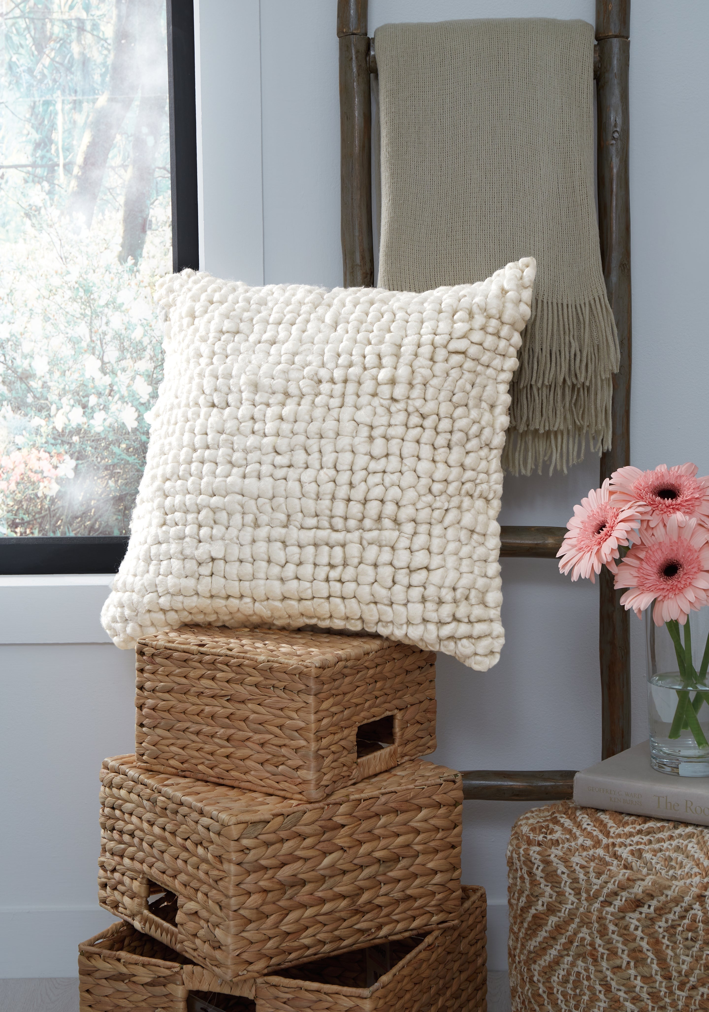Warmstead Furniture - Ashley Furniture - Aavie Pillows - Pillow / Ivory - A1000956P