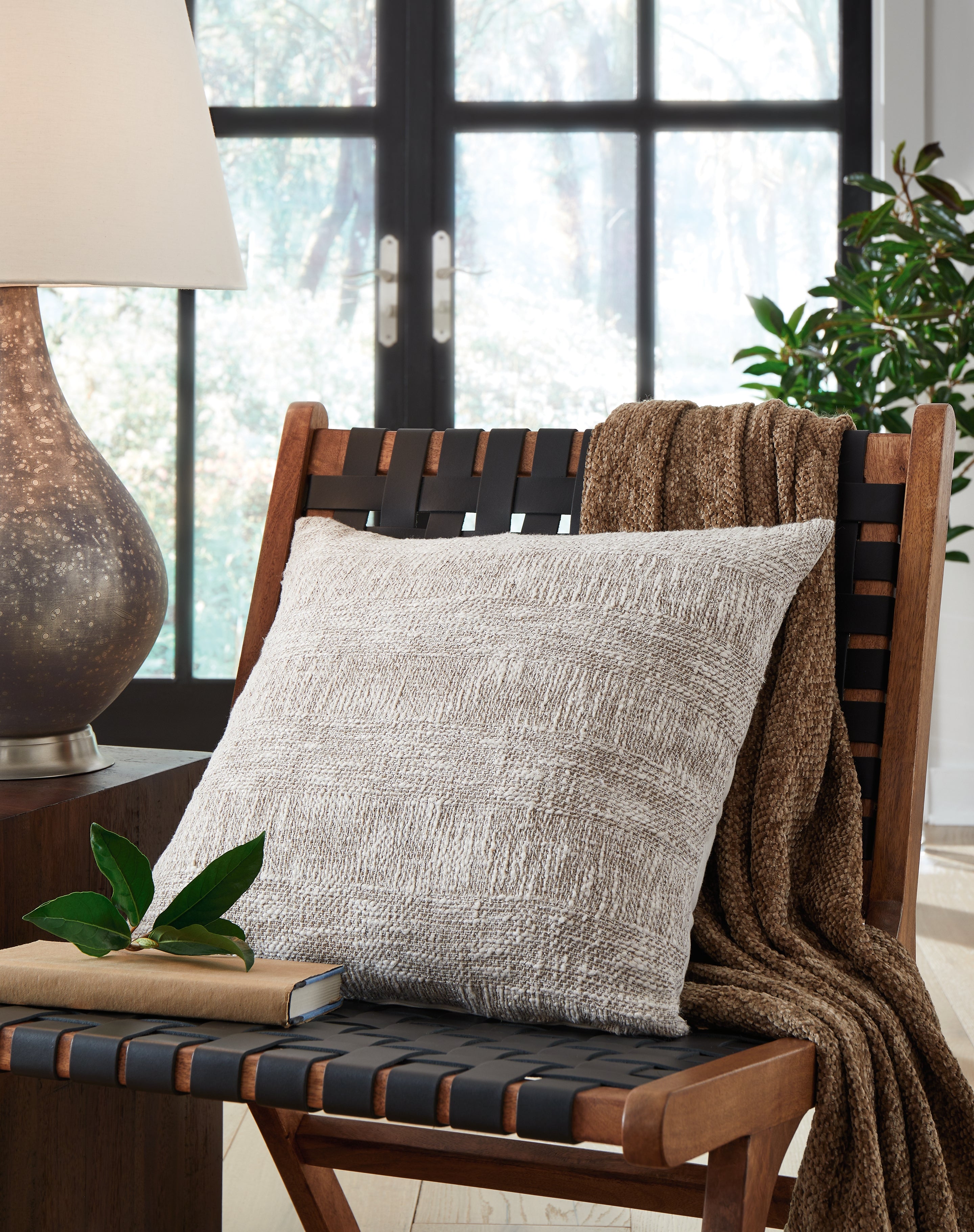 Warmstead Furniture - Ashley Furniture - Carddon Pillows - Pillow (4/CS) / Brown/White - A1000971