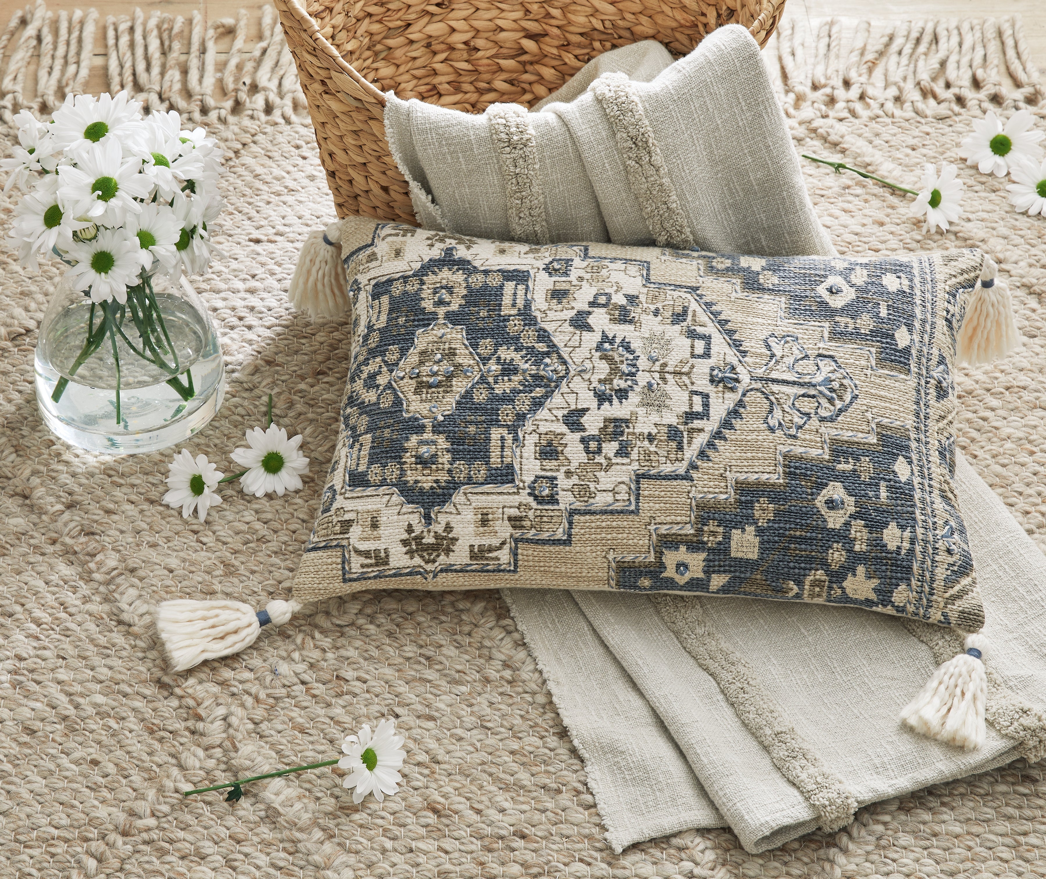 Warmstead Furniture - Ashley Furniture - Winbury Pillows - Pillow / Blue/Tan/White - A1001035P