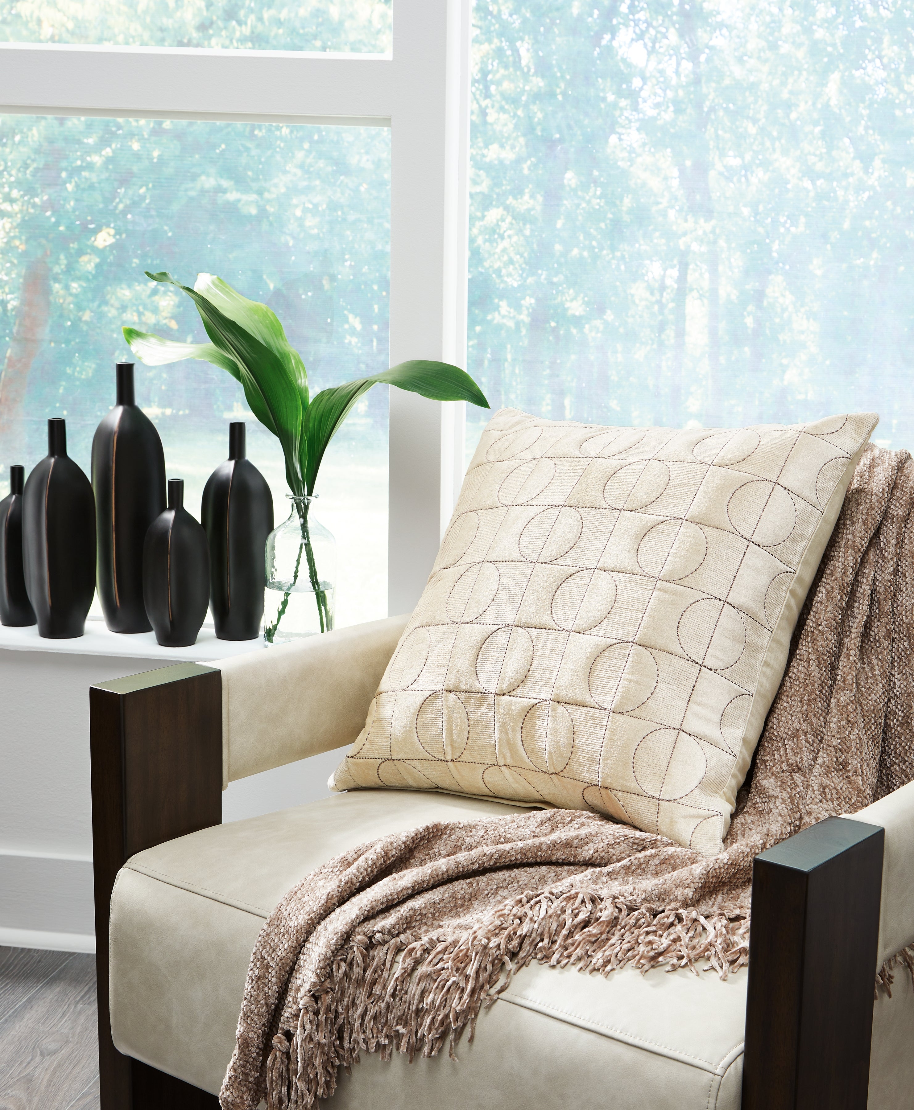 Warmstead Furniture - Ashley Furniture - Kydner Pillows - Pillow / Beige/Brown - A1001074P