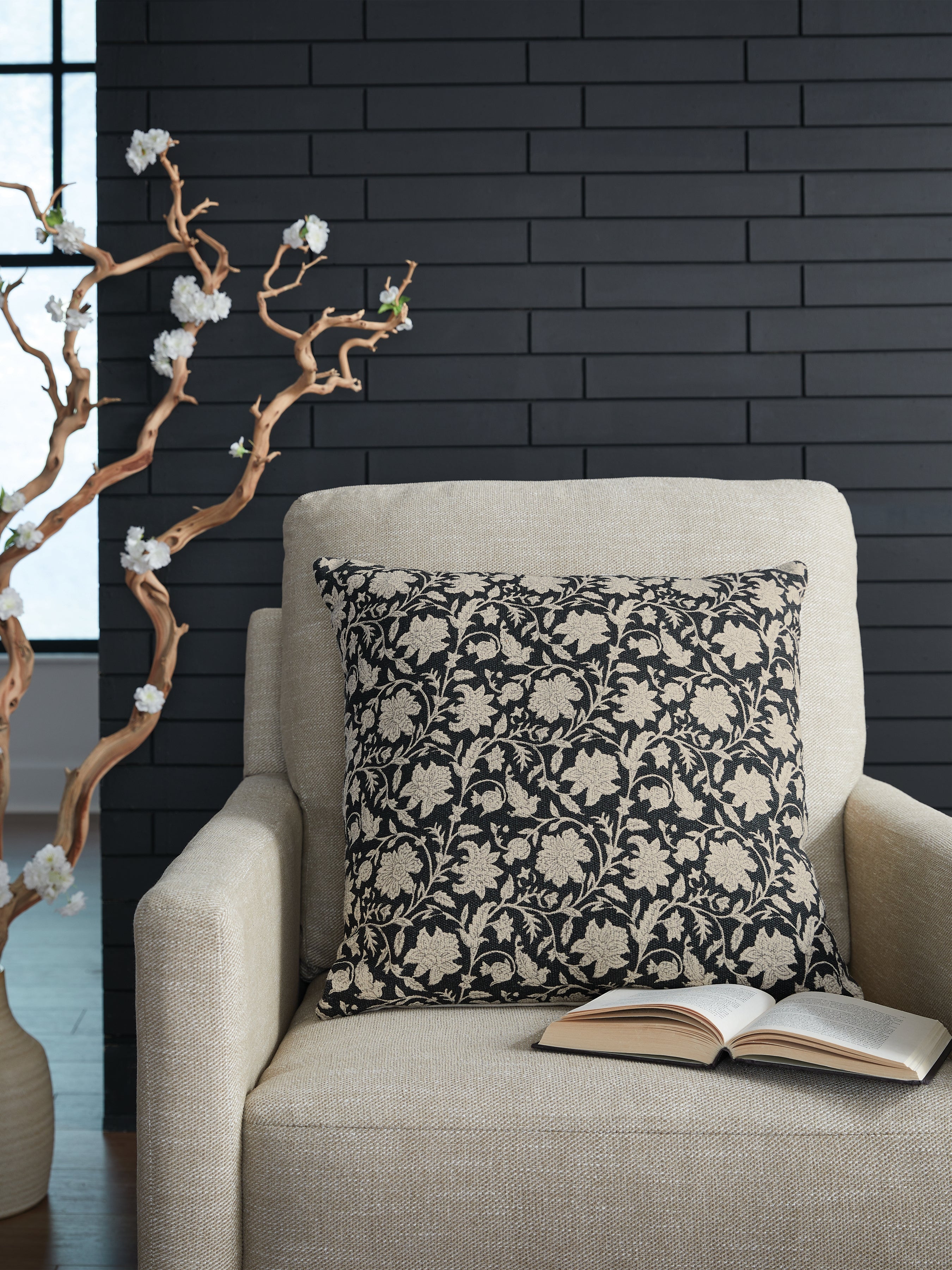 Warmstead Furniture - Ashley Furniture - Alanderson Pillows - Pillow / Black/Ivory - A1001100P