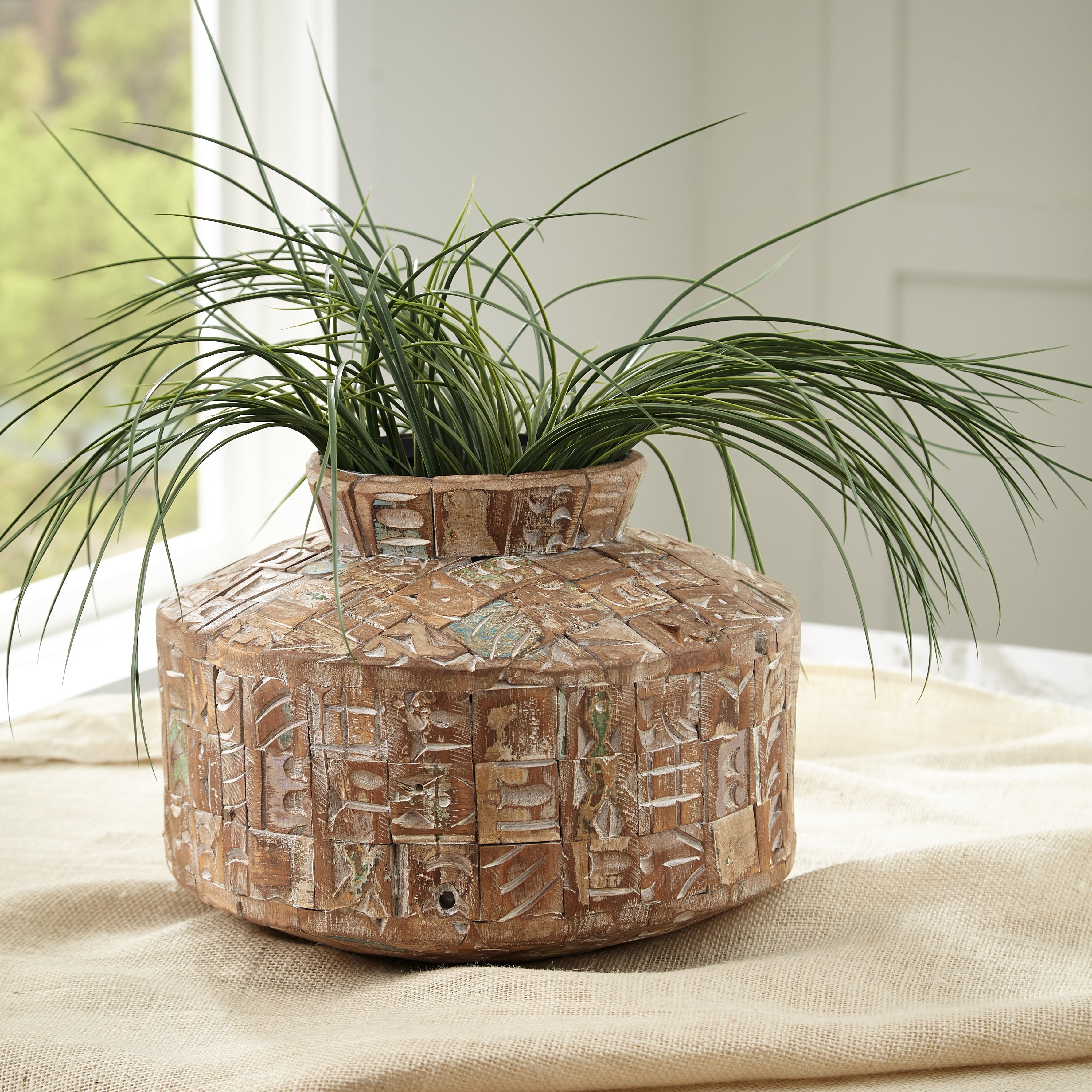 Warmstead Furniture - Ashley Furniture - Meltland Vase - Vase / Natural/Black - A2000557