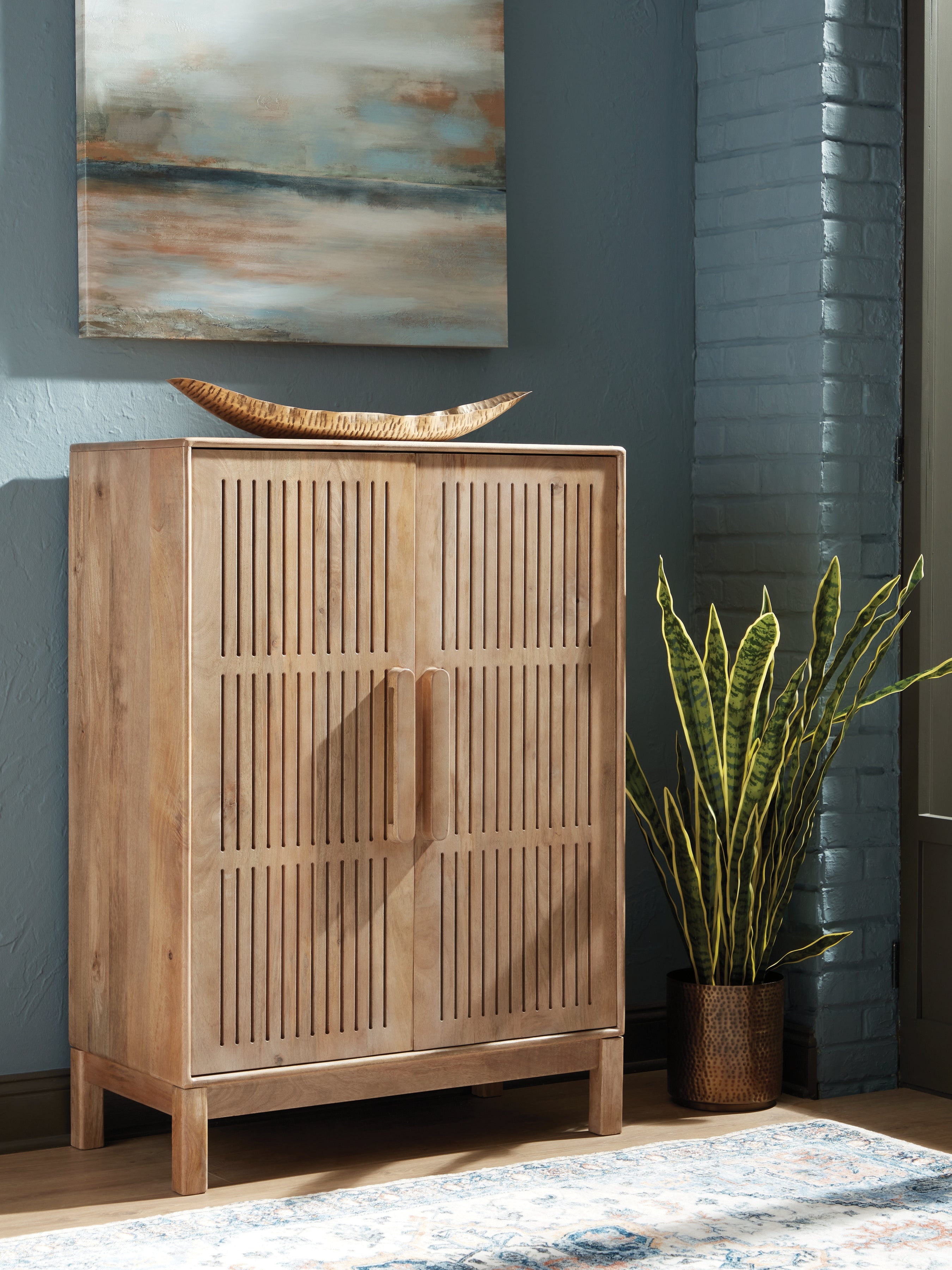 Warmstead Furniture - Ashley Furniture - Pellamour Bar Cabinet - Bar Cabinet / Natural Brown - A4000698