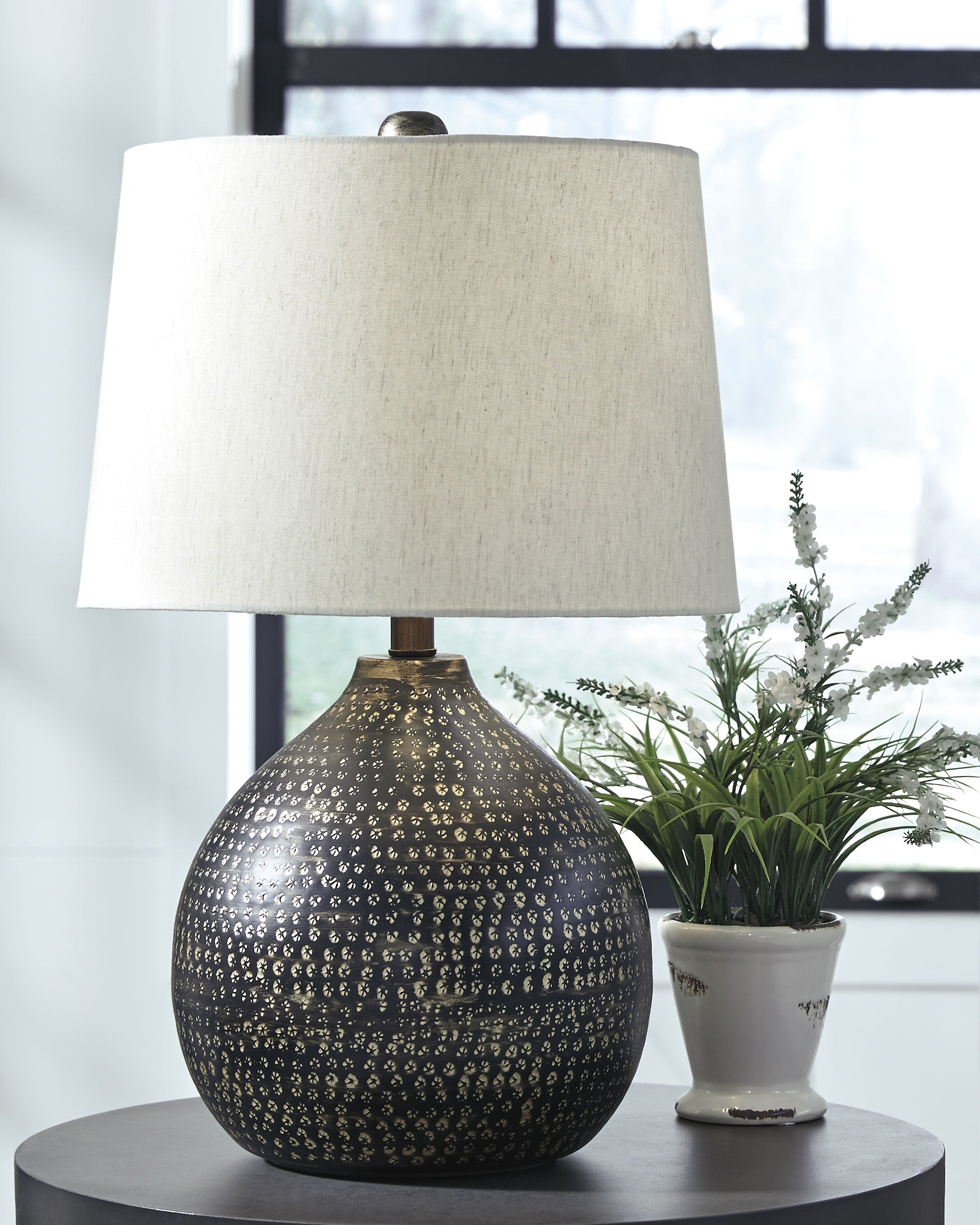 Warmstead Furniture - Ashley Furniture - Maire Lighting - Table Lamp (Set of 2) / Black/Gold Finish - L207294X2