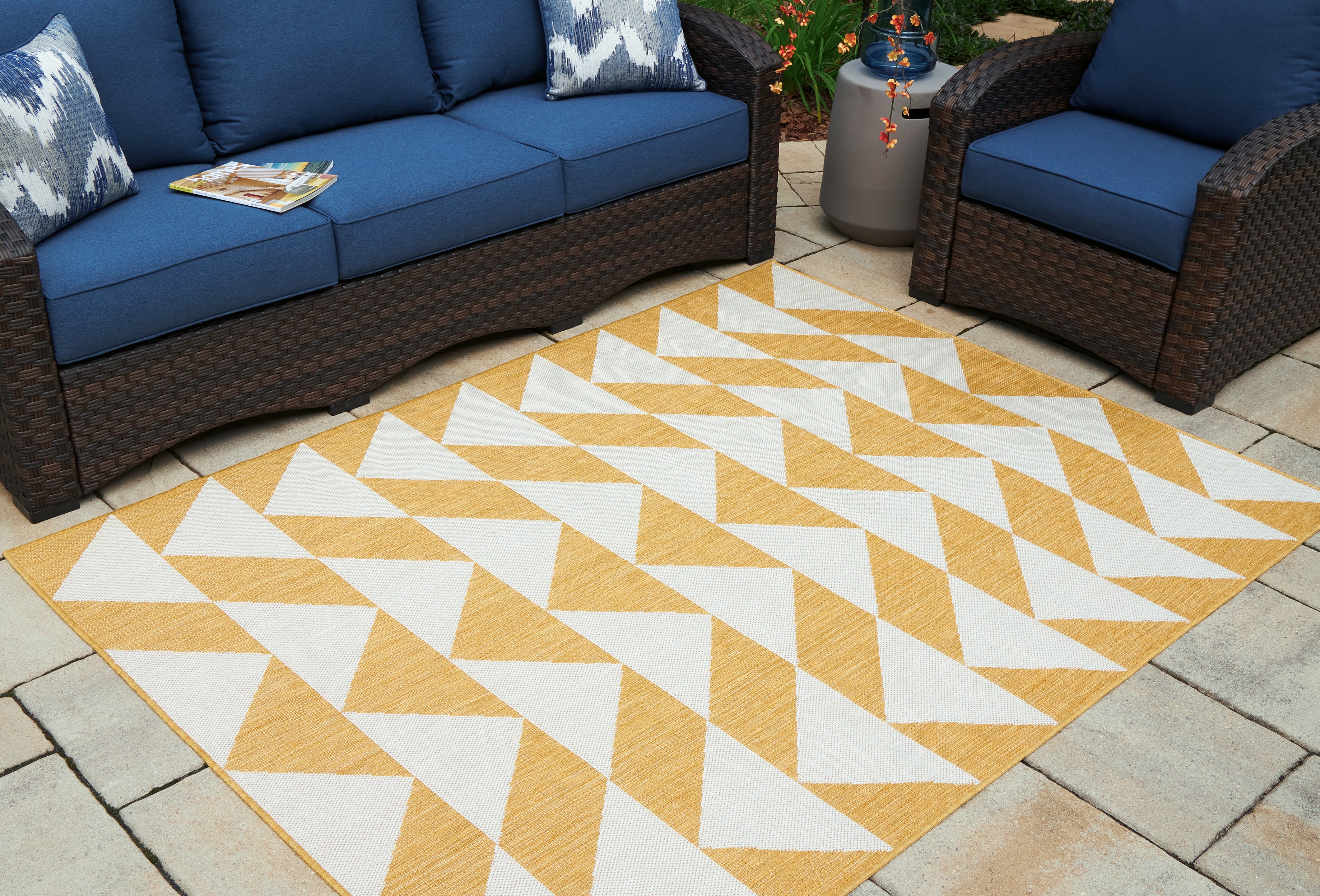 Warmstead Furniture - Ashley Furniture - Thomley Rug - 8' x 10' Rug / Ivory/Yellow - R900061
